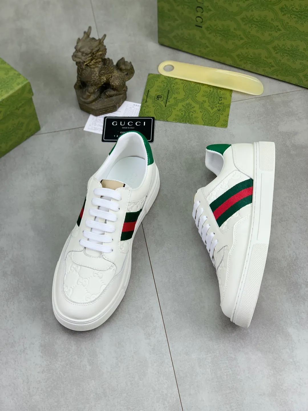 Men's shoes 💰P420 💰[New style]🆘 The latest model from Gucci GUCCI official website🎁Classic casual and fashionable men's shoes👟Best model💥The style is simple and elegant, exclusive for trendy men. Unique official website latest brand elements👑Gucci original decoration, fashionable and generous, original soft calfskin fabric➕Comfortable soft first-layer pigskin lining ✅The official website specifies wear-resistant casual outsole, the classic model is photographed in real life🎬Color: 2️⃣colors available😍Number of codes: 38-44